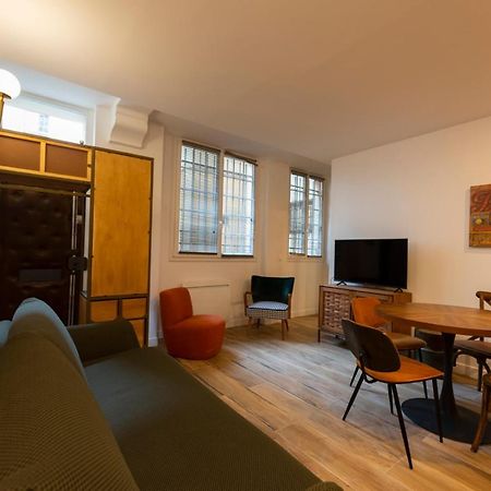 Au Pied De La Tour Apartment Париж Екстериор снимка