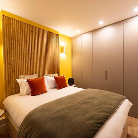 Au Pied De La Tour Apartment Париж Екстериор снимка