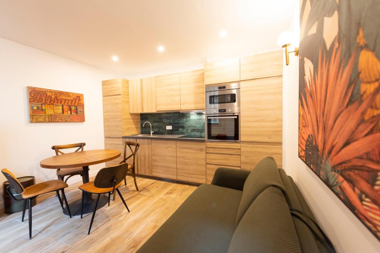 Au Pied De La Tour Apartment Париж Екстериор снимка