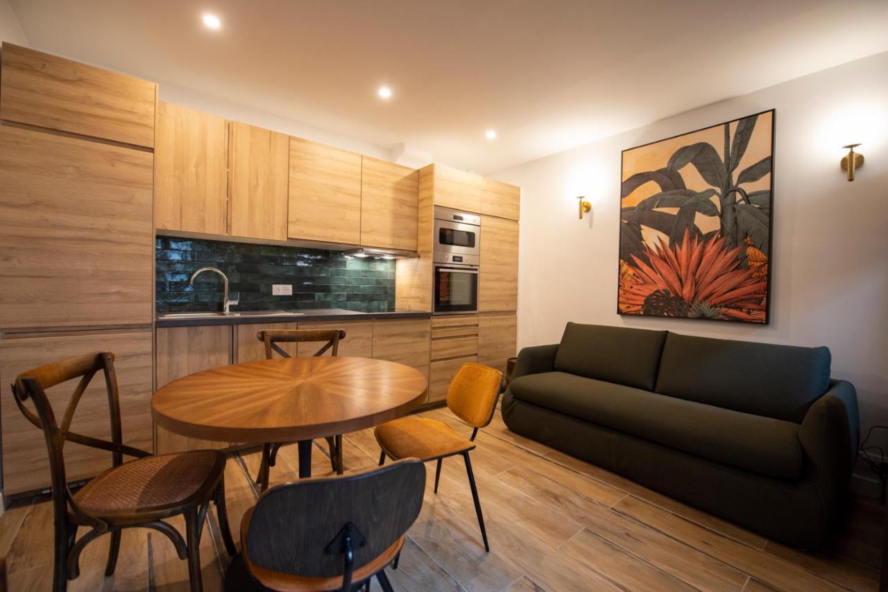 Au Pied De La Tour Apartment Париж Екстериор снимка