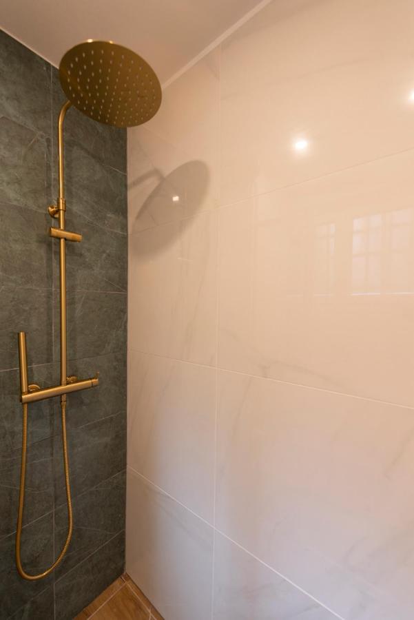 Au Pied De La Tour Apartment Париж Екстериор снимка