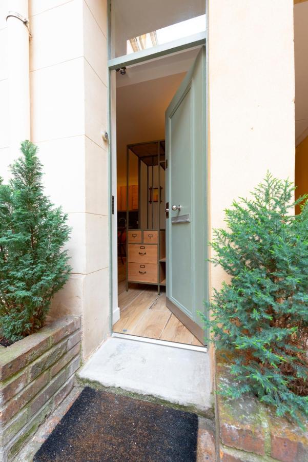 Au Pied De La Tour Apartment Париж Екстериор снимка